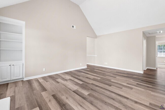 Building Photo - 308 Peach Blossom Rd