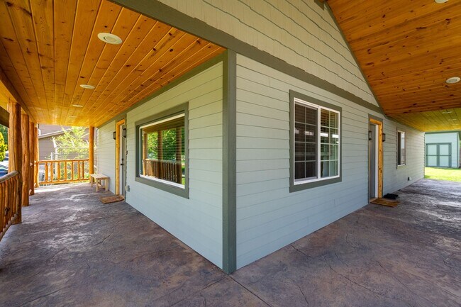 Building Photo - 10914 E 10th Ave