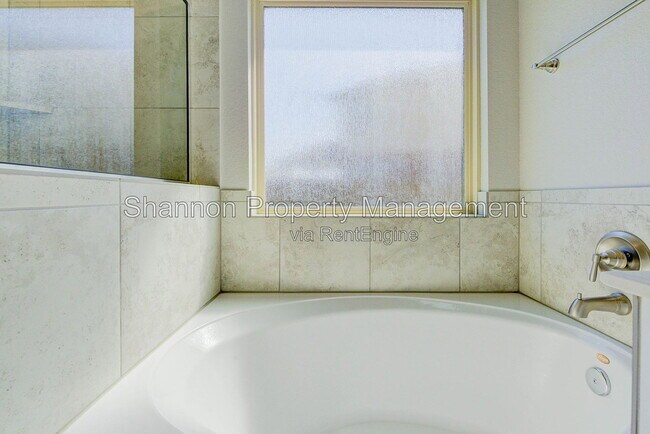 Building Photo - 9547 Summer River Dr