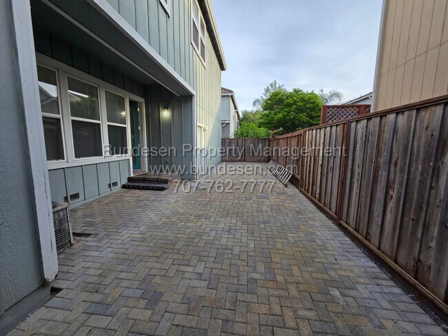 Building Photo - 3855 Louis Krohn Dr