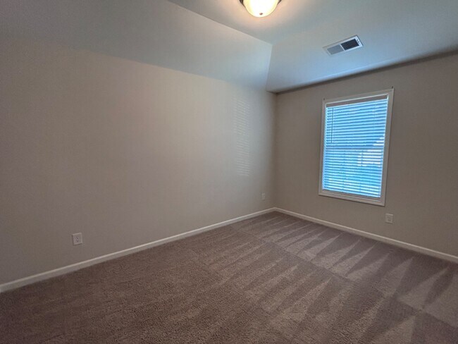 Building Photo - 310 E River Cane Run