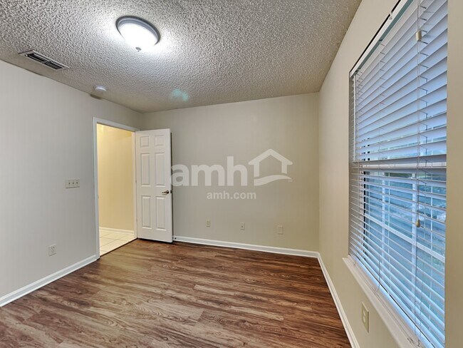 Building Photo - 4491 Cobblefield Cir W