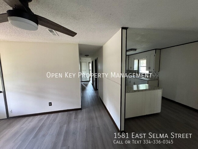 Building Photo - 1581 E Selma St