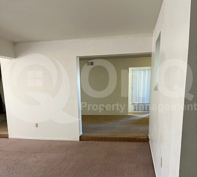 Building Photo - 570 N Villa Nueva Dr