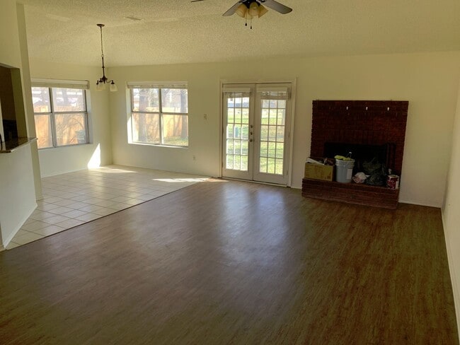 Building Photo - Single Family Home