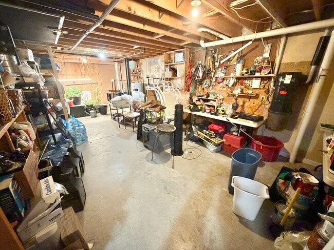 Building Photo - 4 Bedroom Home in South Burlington VT Available 4/1!