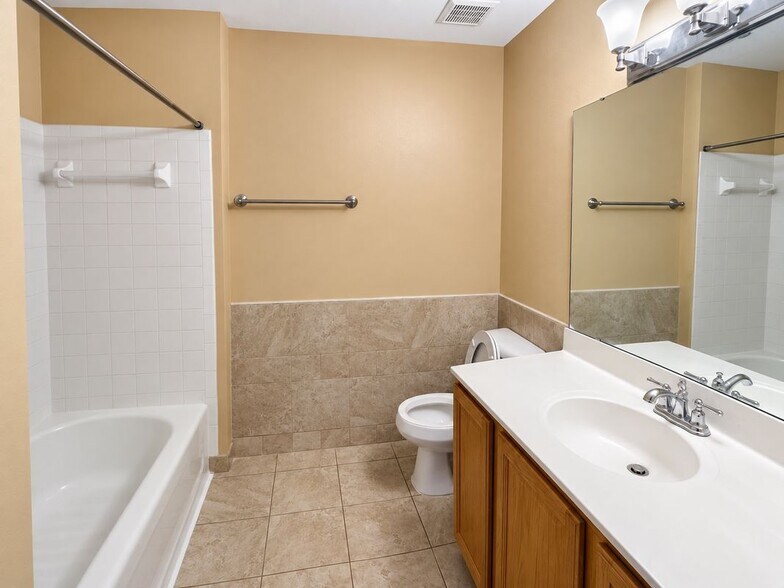 Building Photo - 2527 Banshire Dr