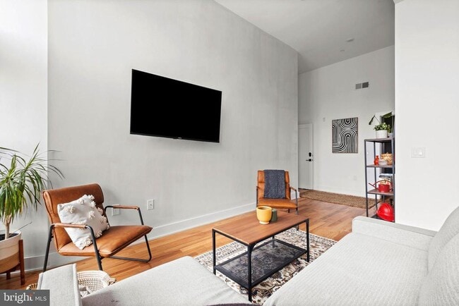 Building Photo - 1221 4 St