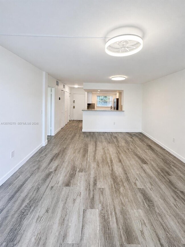Building Photo - 4000 NE 170th St