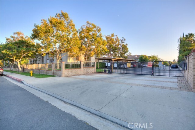 Building Photo - 901 Golden Springs Dr