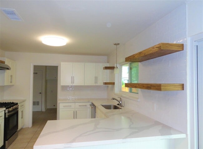 Building Photo - 2528 Avenue K