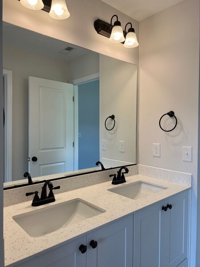 Building Photo - *** COMING SOON! *** Exquisite Rental Home Features 4 Beds, 2.5 Baths in John's Landing!