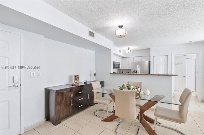Building Photo - 1155 Brickell Bay Dr