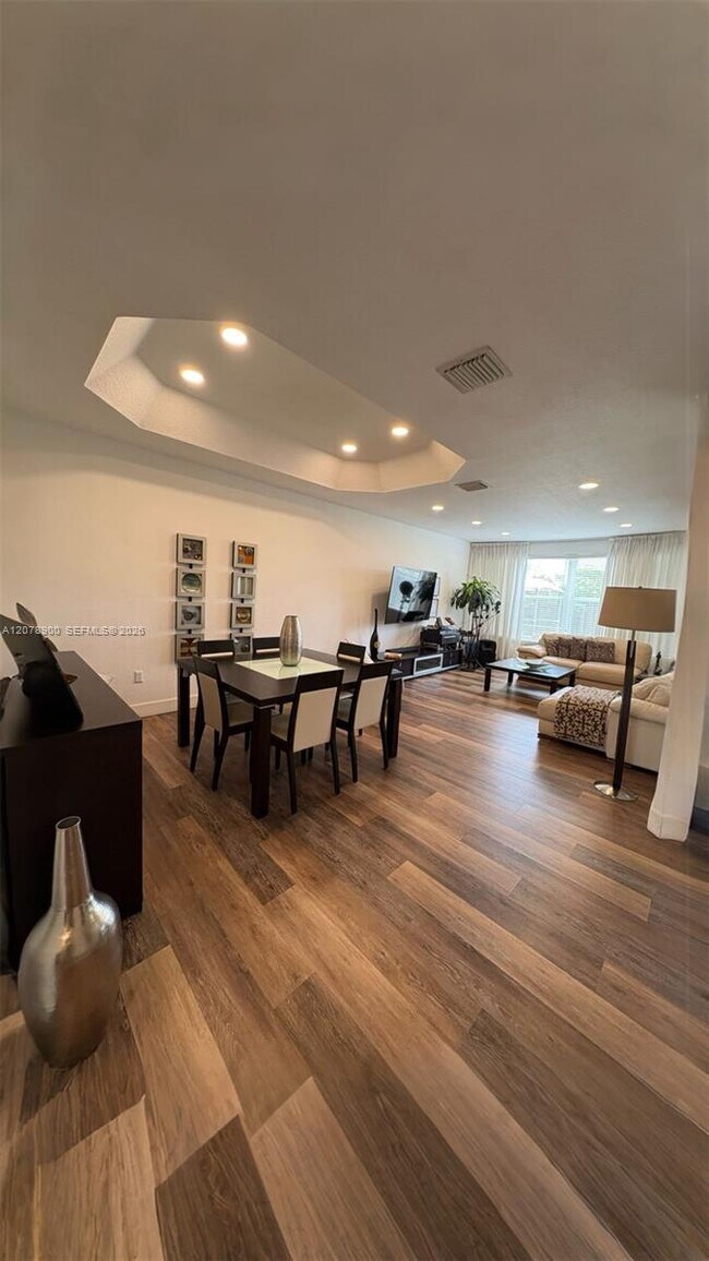 Building Photo - 6691 NW 107 Ct