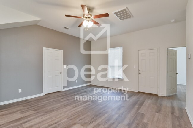 Building Photo - $1750! 3Bed/2Bath in Fort Worth! Get your ...
