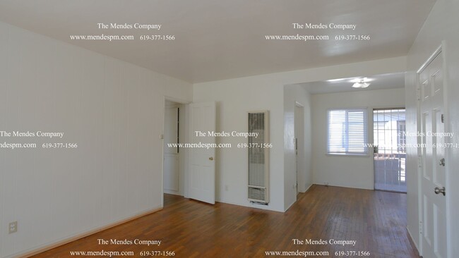 Building Photo - Upstairs 2 bd/1 bth Apartment with Hardwoo...