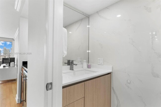 Building Photo - 1717 N Bayshore Dr