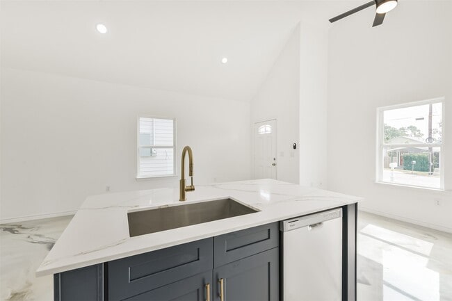 Building Photo - 16922 W Forrestal