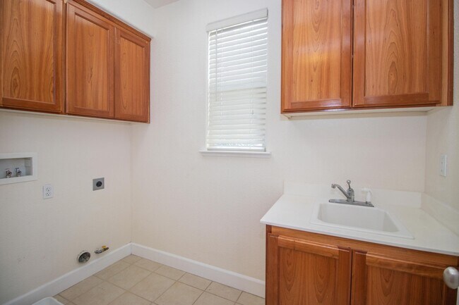 Building Photo - 4 Bedroom 3 Bathroom House | AMSI | Alexandr Metlinski