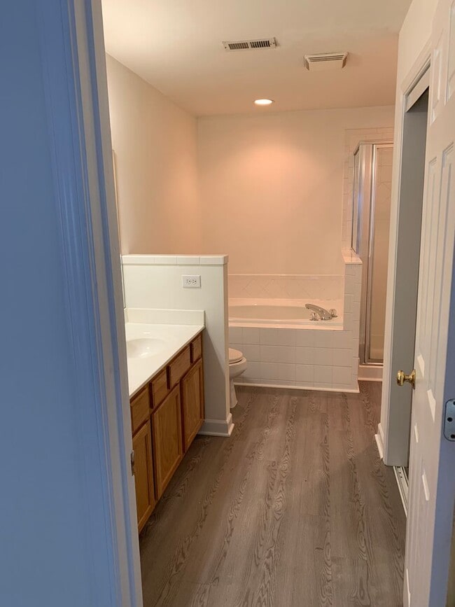 Building Photo - 4565 Treerose Way