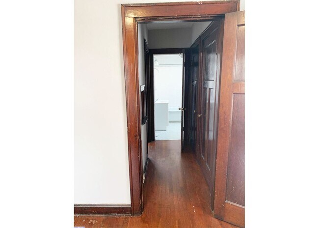 Building Photo - 415 Probasco St