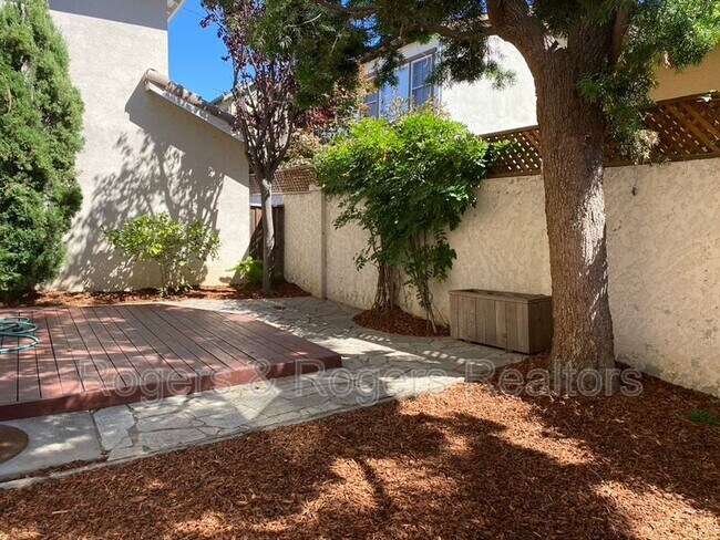 Building Photo - 213 Houghton St