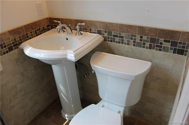 Building Photo - 190 Main St