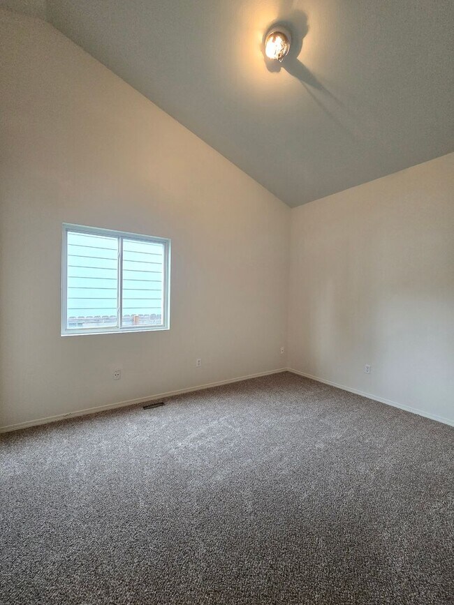Building Photo - 4 Bedroom Ranch Style Home
