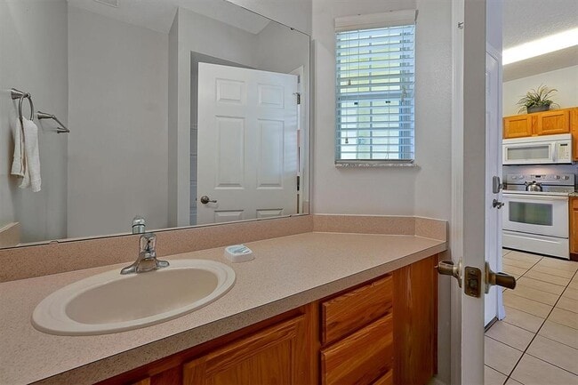 Building Photo - 8591 Bay Lilly Loop
