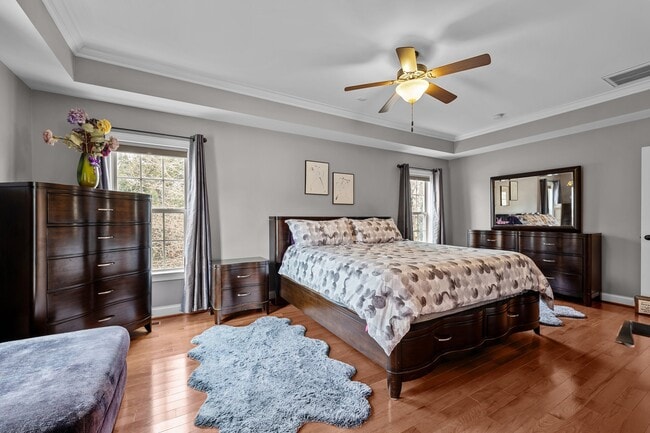 Building Photo - 1923 Strathmore Dr