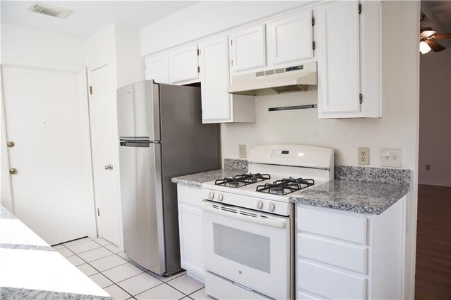 Building Photo - 5912 Shreveport Dr