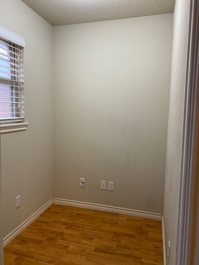 Building Photo - Great 4 Bedroom in Cooper District