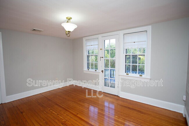 Building Photo - 319 N Newton Lake Dr