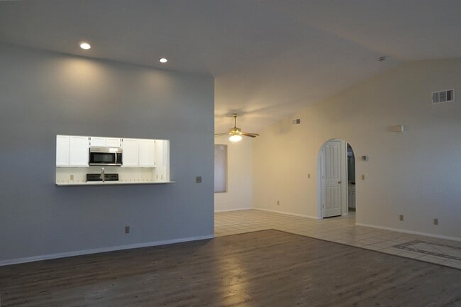Building Photo - 54015 Avenida Juarez