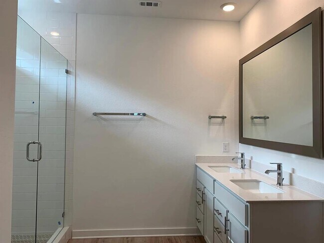 Building Photo - 2012 Centerline Ln