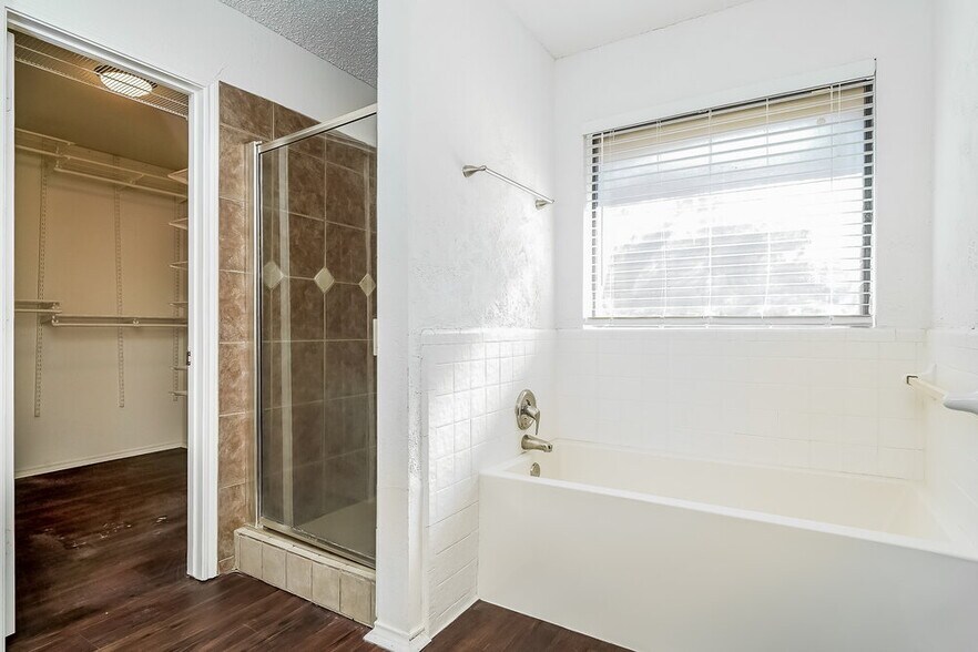 Building Photo - 812 Ironsides Ln