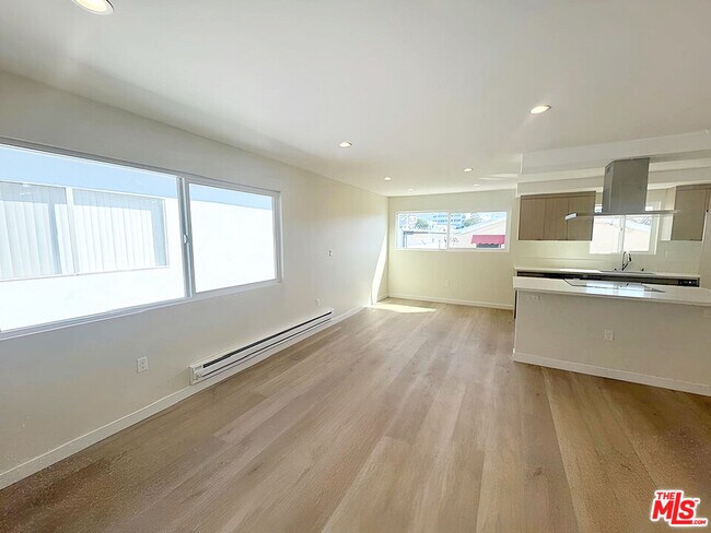 Building Photo - 1302 Amethyst St