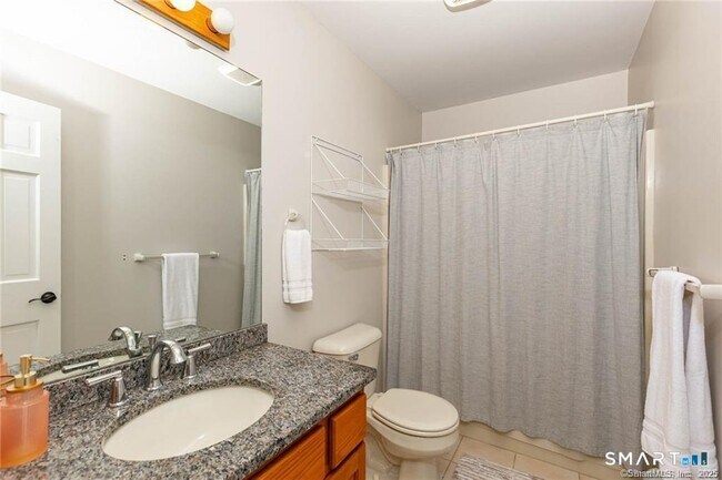 Building Photo - 11 Squantz View Dr
