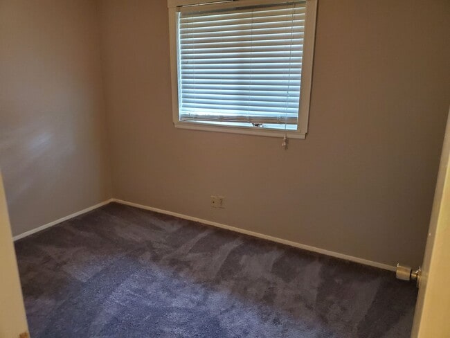 Building Photo - CUTE House with fenced yard & AIR-CONDITIONING in Lynnwood/N Bothell area