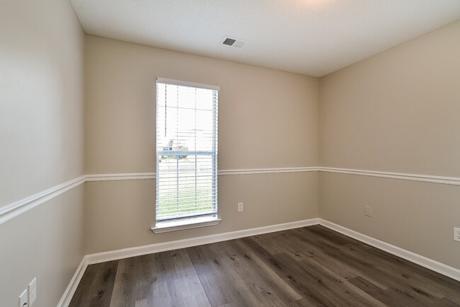 Building Photo - 1801 Cherry Creek Dr