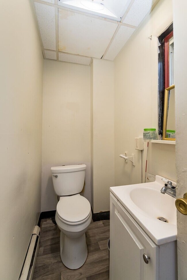 Building Photo - ? Spacious 3-Bedroom Home in Allentown – M...