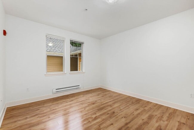 Building Photo - Prime Redmond Location!!!