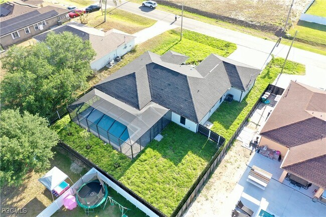 Building Photo - 302 SW 14th Ave
