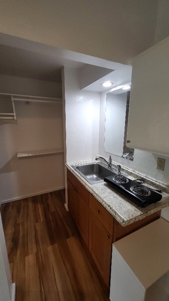 Building Photo - 555 La'aloa Ave