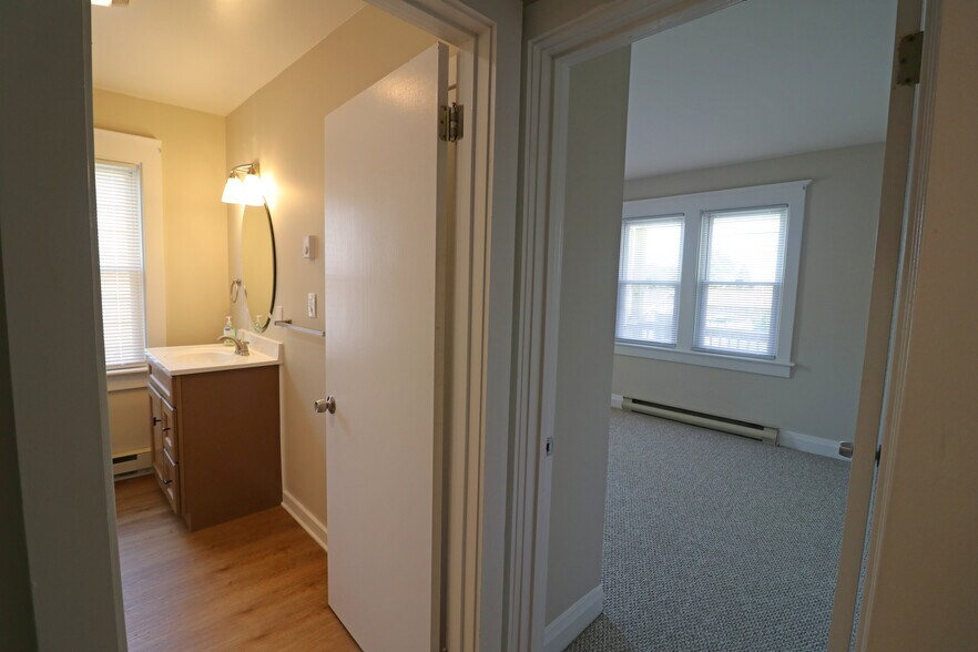 Building Photo - 318 S Watson St