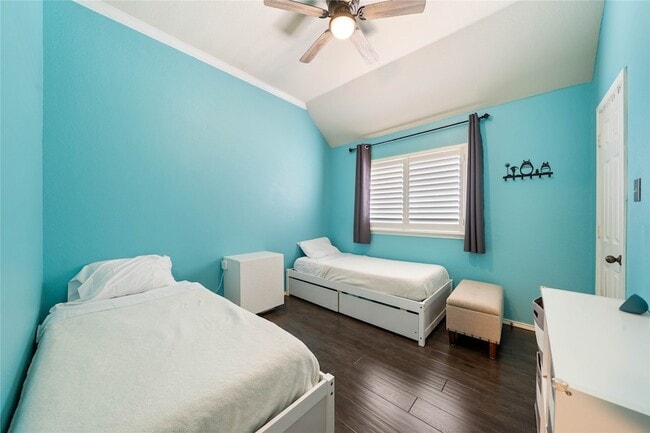 Building Photo - 9333 Fairmont Dr