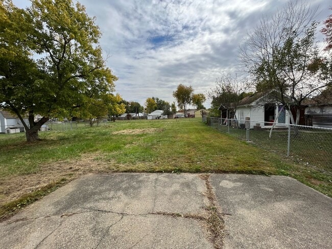 Building Photo - 4  Bedroom Home Ready Now