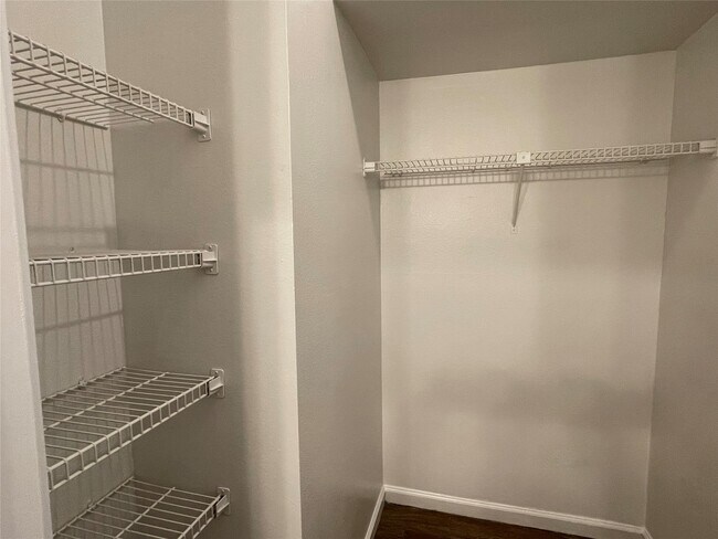 Building Photo - 6500 Harbor Town Dr