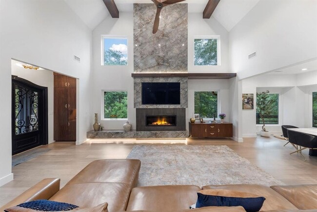 Building Photo - 14335 Hillshire Dr