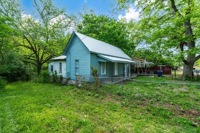 Building Photo - Move-In Ready House for Rent in Talladega! 3 bed 2 bath